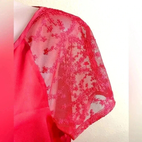 Promod Women’s Size EU 42 Red Top Lace Short Sleeves Keyhole Back Button Closure - Picture 3 of 10